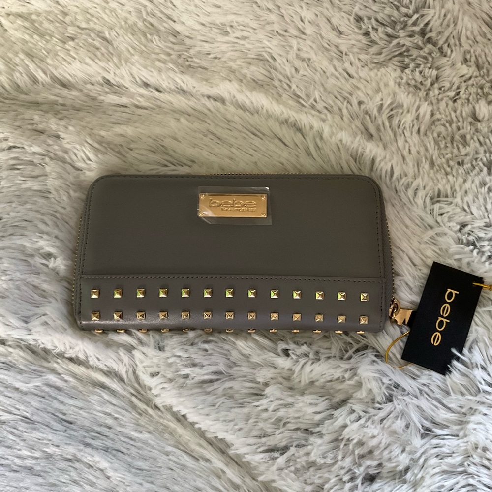 Light gray Bebe zip wallet